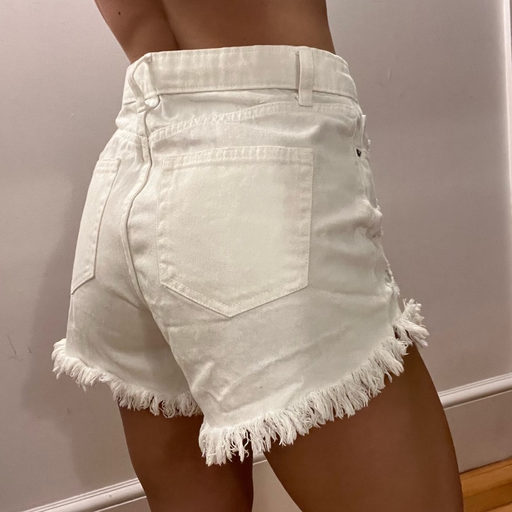 WHITE HIGH WAISTED SHORTS